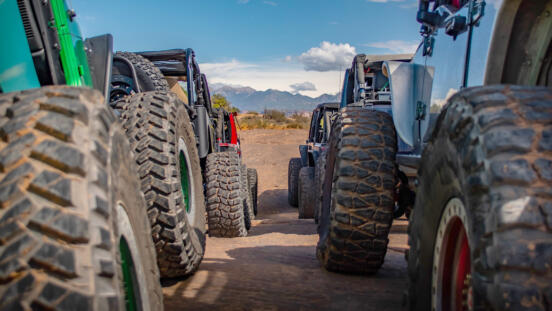 wide vs skinny tires